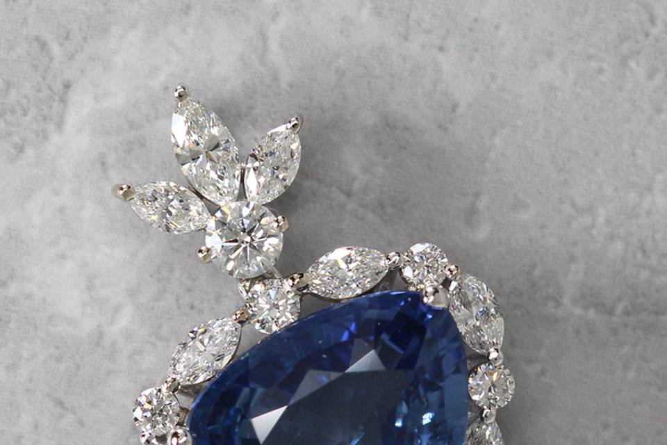 Blue-sapphire-diamond-and-marquize-pendant_02.png