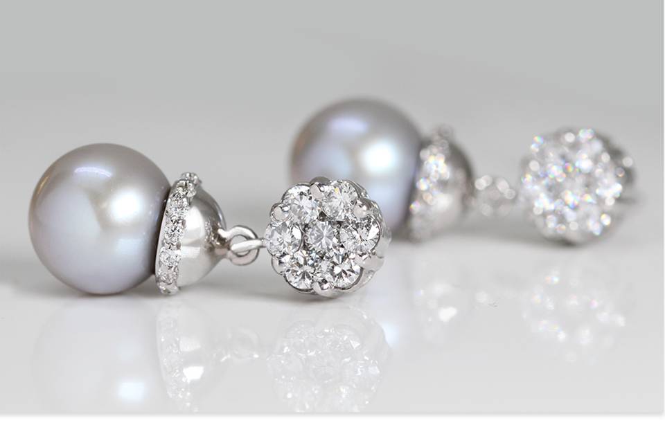 Elegant-gray-pearl-earrings_01.png