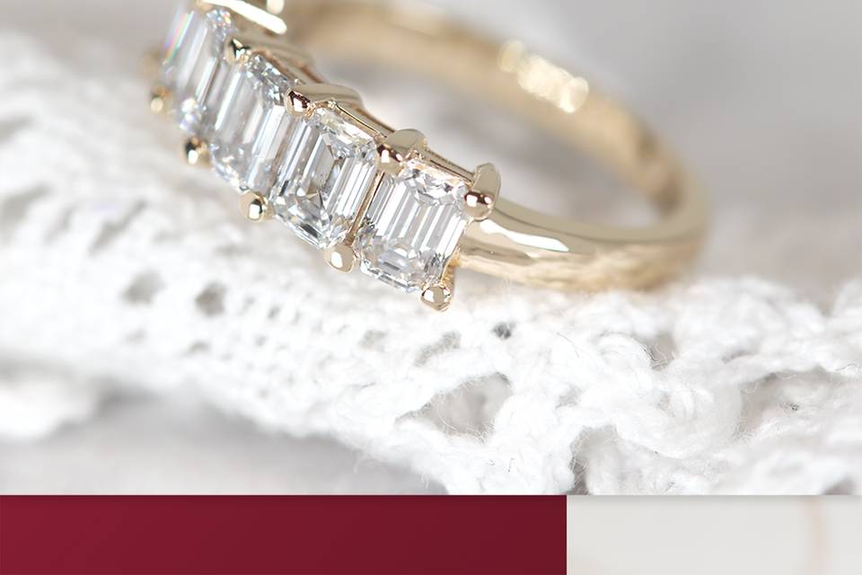 Emerald-cut--5stone-diamond-ring_01.png