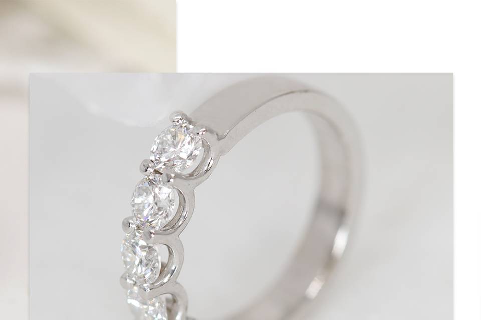 Five-stone-diamond-ring_01_02.png