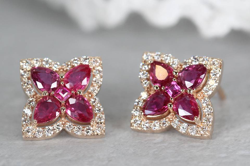 Pear-cut-ruby-earrings_02.png