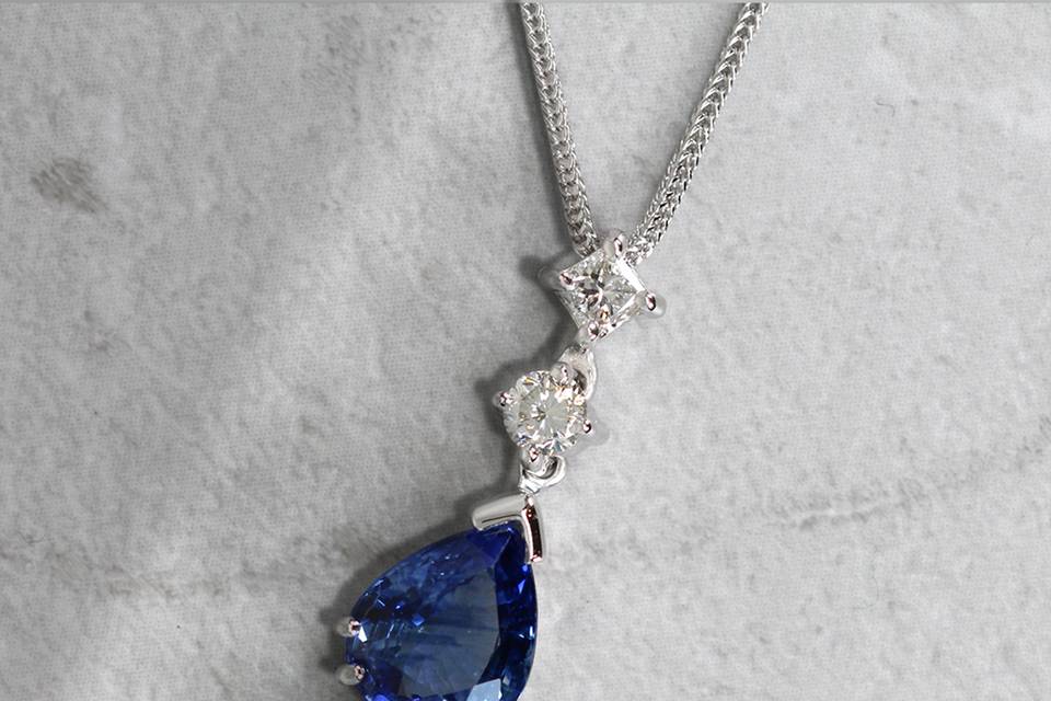 Pear-cut-sapphire-pendant_01.png