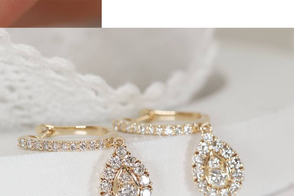 Pear-shaped-gold-earrings_02.png