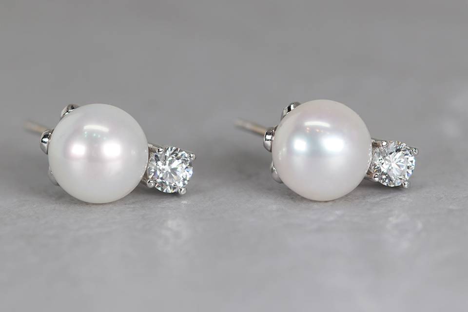 Pearl-and-diamond-earrings_02.png