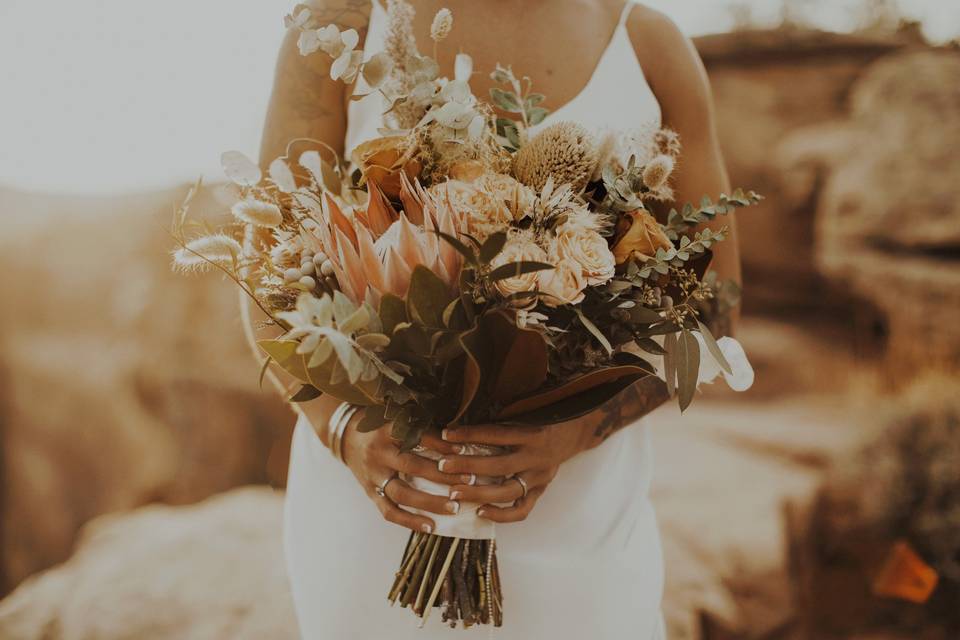 EARTHY - DRIED FLOWERS - Boulder Blooms