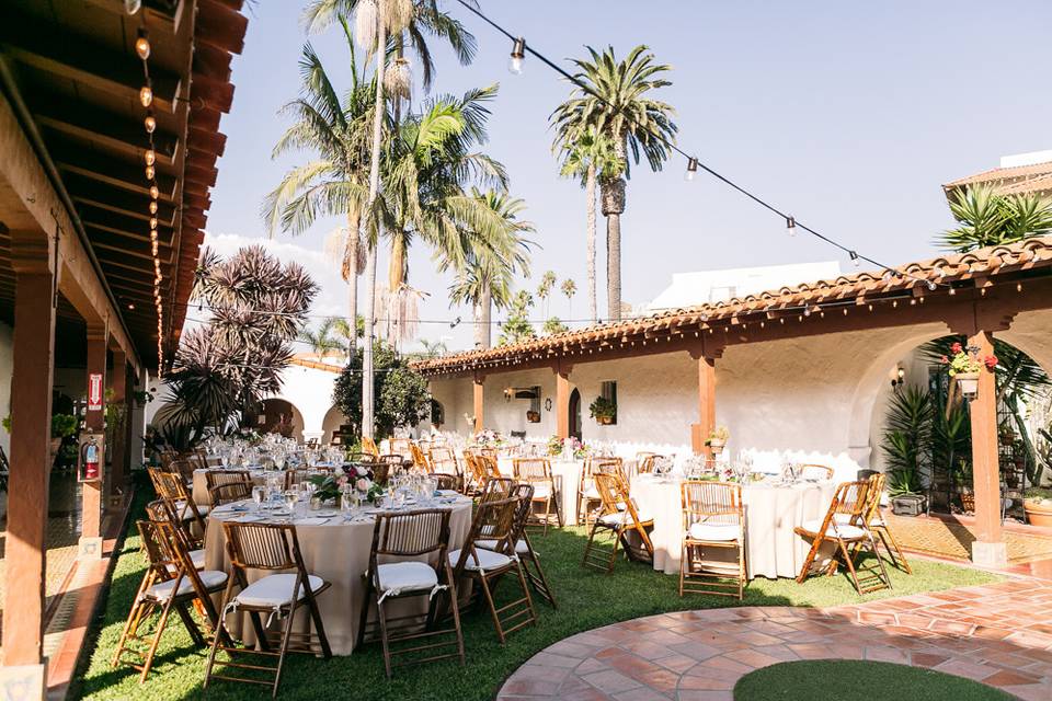 Casa Romantica San Clemente, lynne lucente floral design, miss hayley paige,24 carrots catering, events by katherine, camryn clair photography