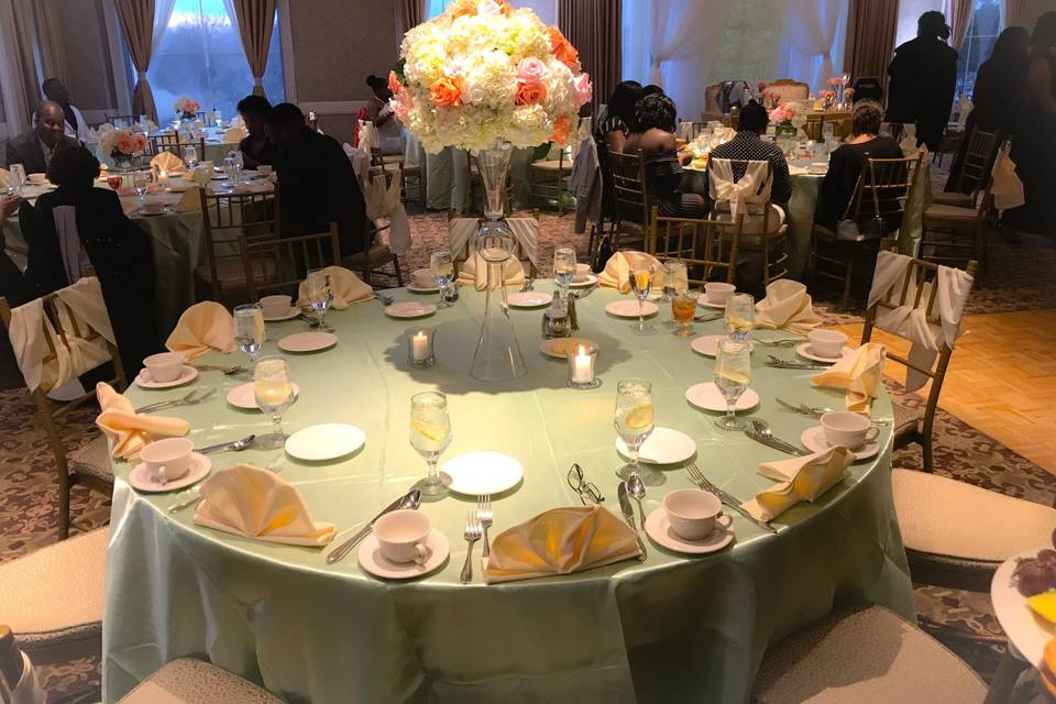 Wedding table arrangement