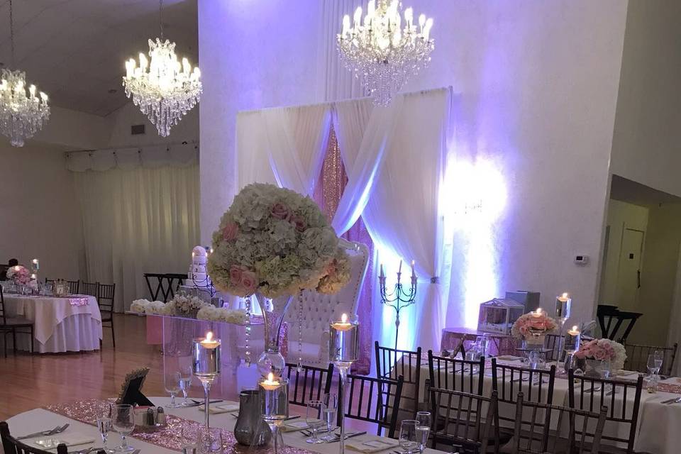 Wedding table arrangement