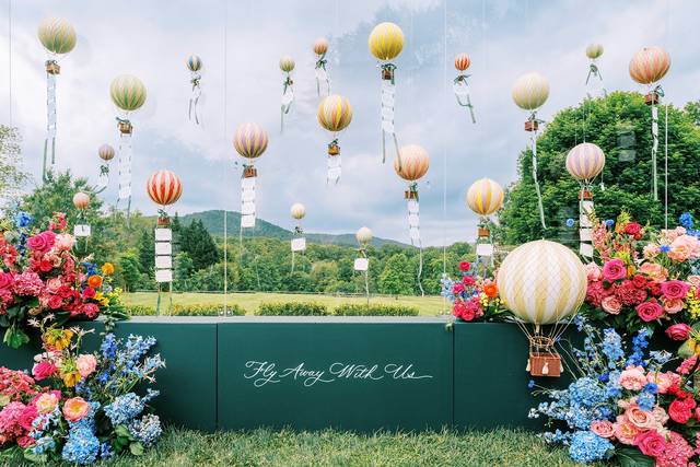 Hot Air Ballon Escort Wall