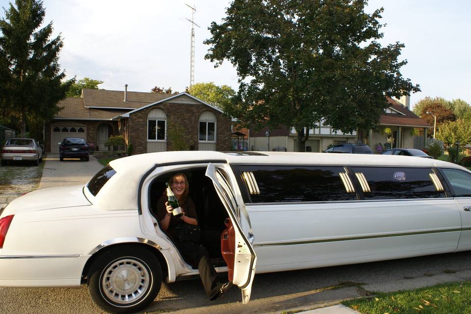 16 seater limo