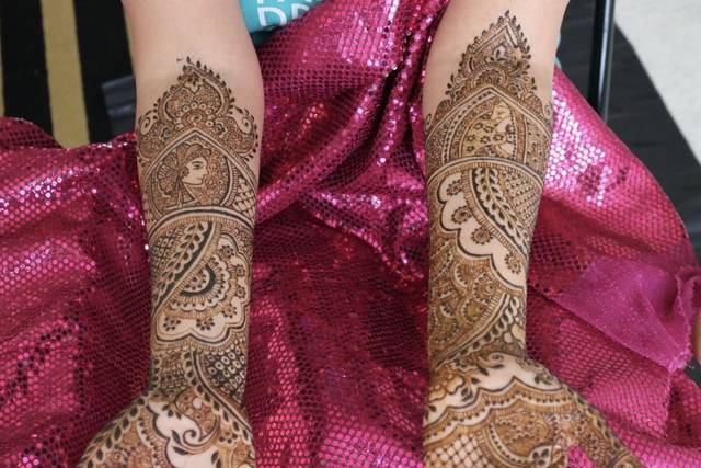 Henna on hands