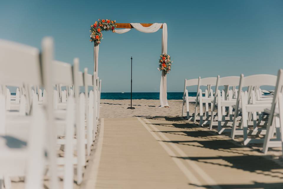 @DanielleLovePhotography