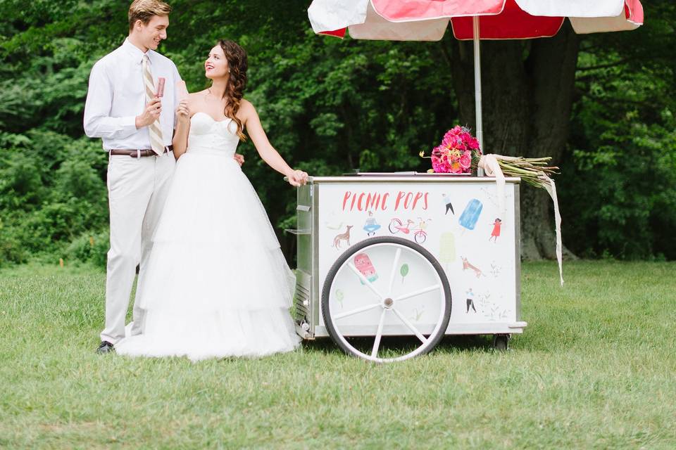 Newlyweds by the ice cream cart