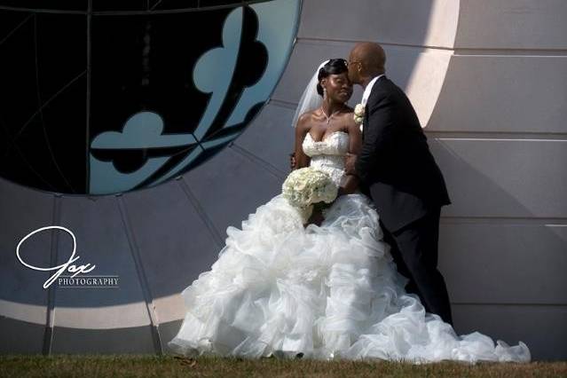 Bride and groom holding a thank you sign