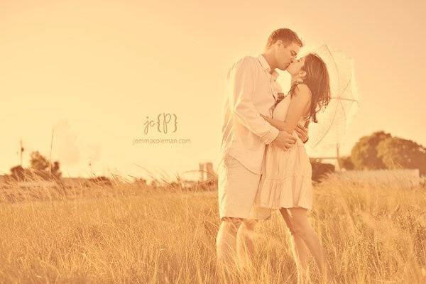 Engagement Photos in Jupiter, FL by Palm beach Wedding Photographer Jemma Coleman Photography -- http://jemmacoleman.com