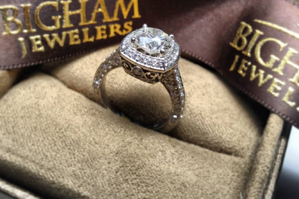 Beautiful diamond engagement ring, wedding band