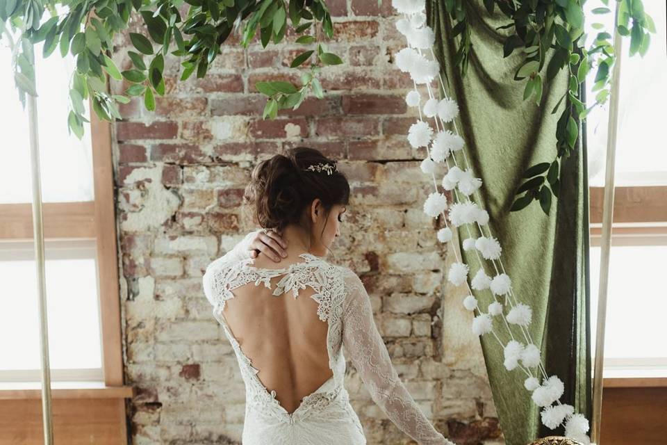 Backless gown