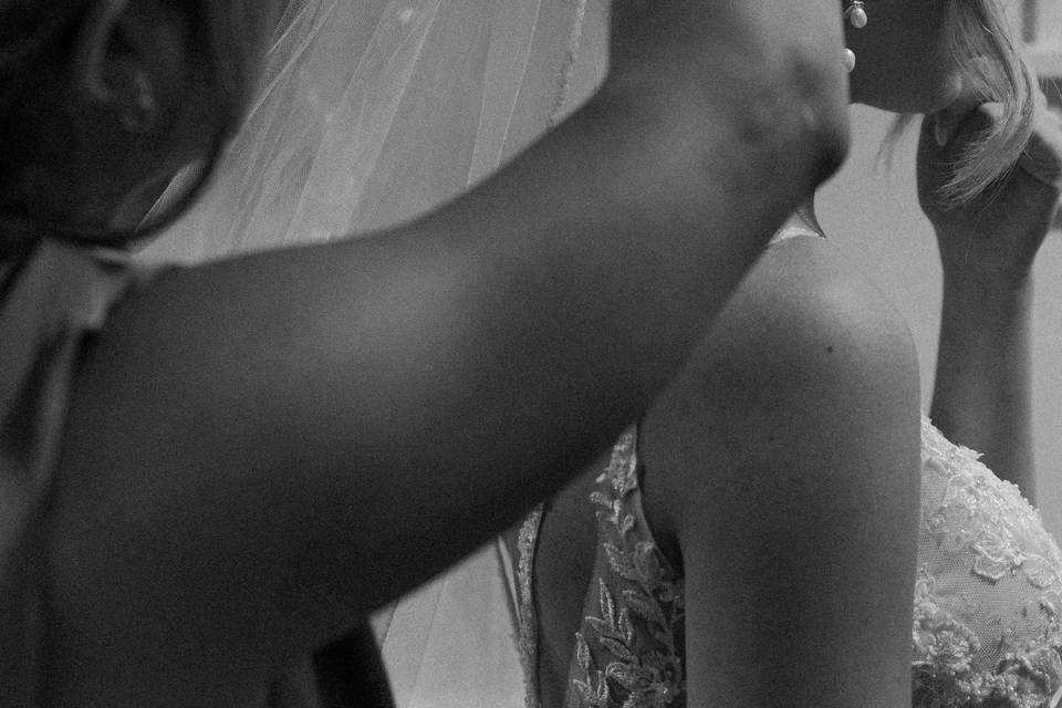 Mom putting on brides veil