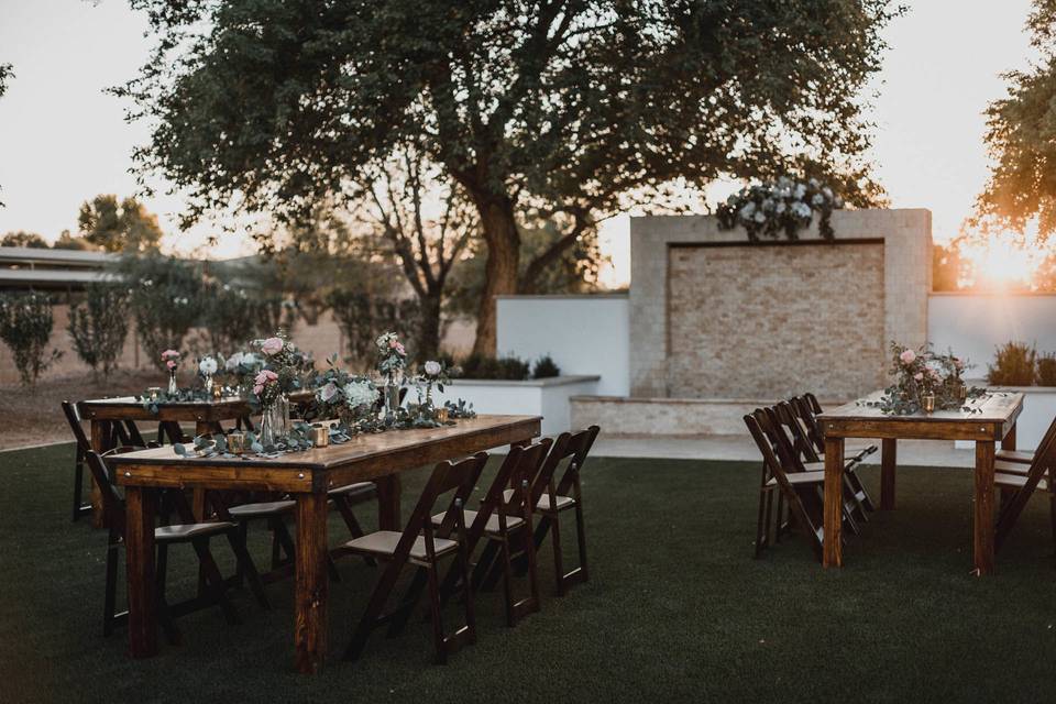 Outdoor table setting