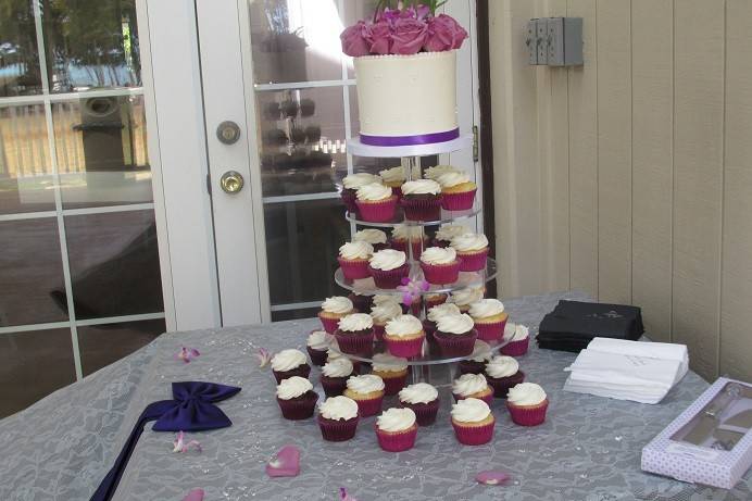 Cup cakes table