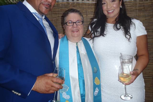 Sunlit summer wedding at Bacchus Bistrot a Vins where the heartwarming story of how they met was shared at the beginning of the ceremony. Readings 