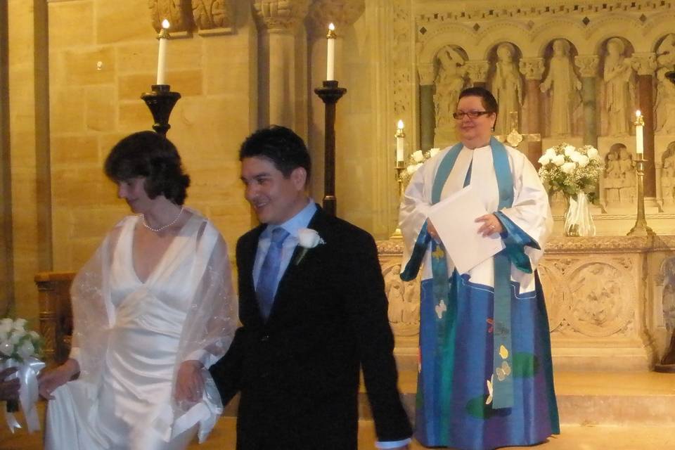 Elegant bilingual wedding in The Riverside Church Nave.  Co-officiated with family Reverend. Rituals - Arras, 13 Coins and Unity Candle with family members.