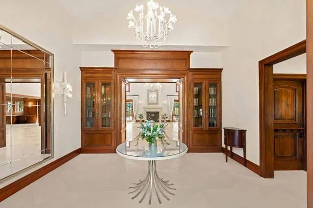 Grand Salon - Cake Room