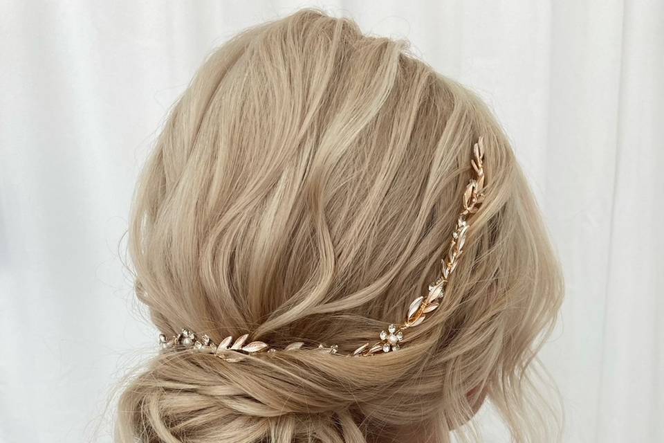 Minimalist hair vine