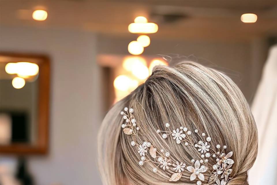 Bridal hair vine with leaves
