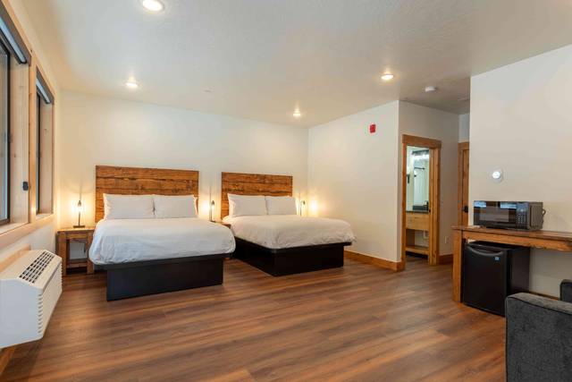 Double Queen Suite