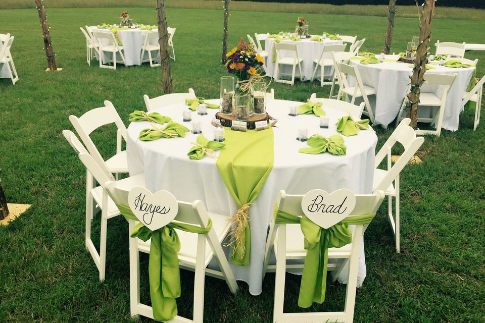 Green table decor