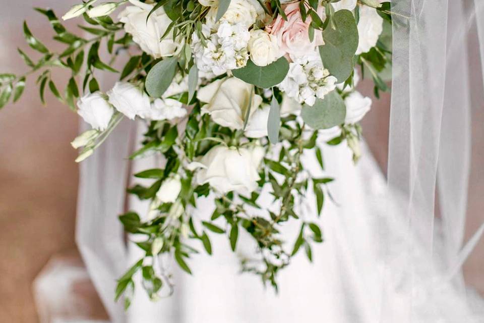 Cascade bouquet