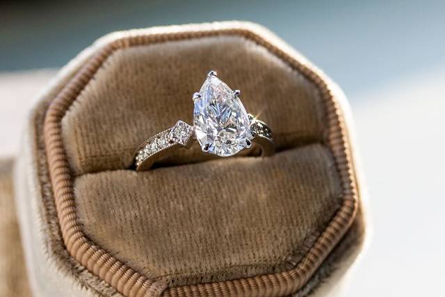 Engagement Ring vs. Wedding Ring: What's the Difference? - Ken