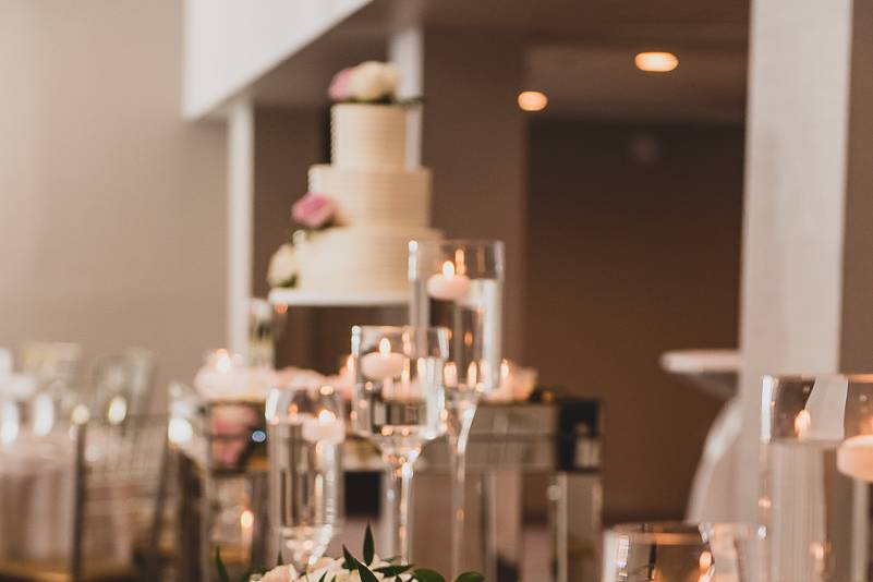 Tall centerpieces | Photo By: Nilka Giselle