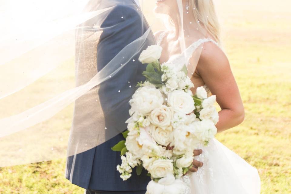 Blushing bride with ivory and