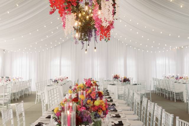 Stunning draper and floral.
