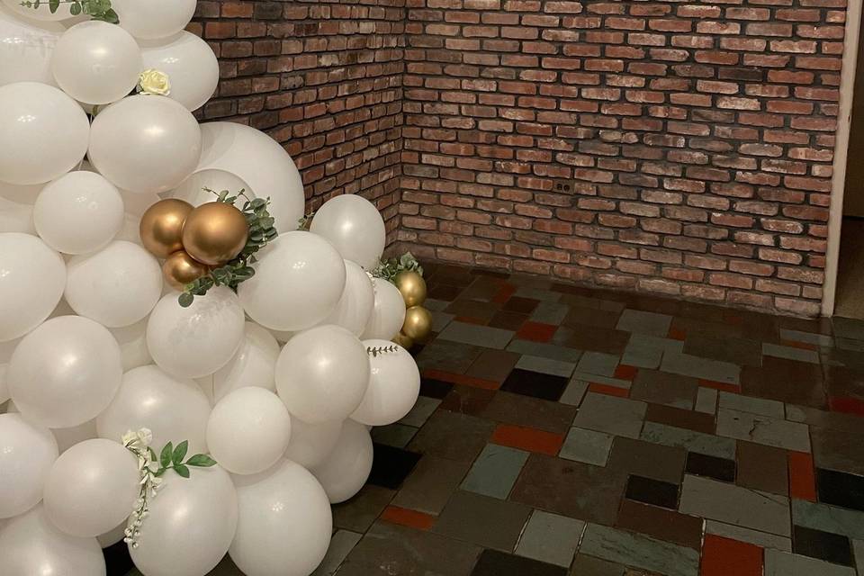 Balloon garland