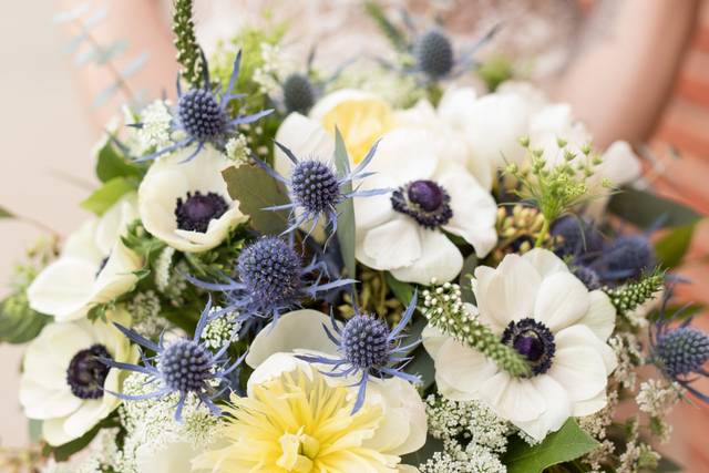 Navy accents bridal bouquet