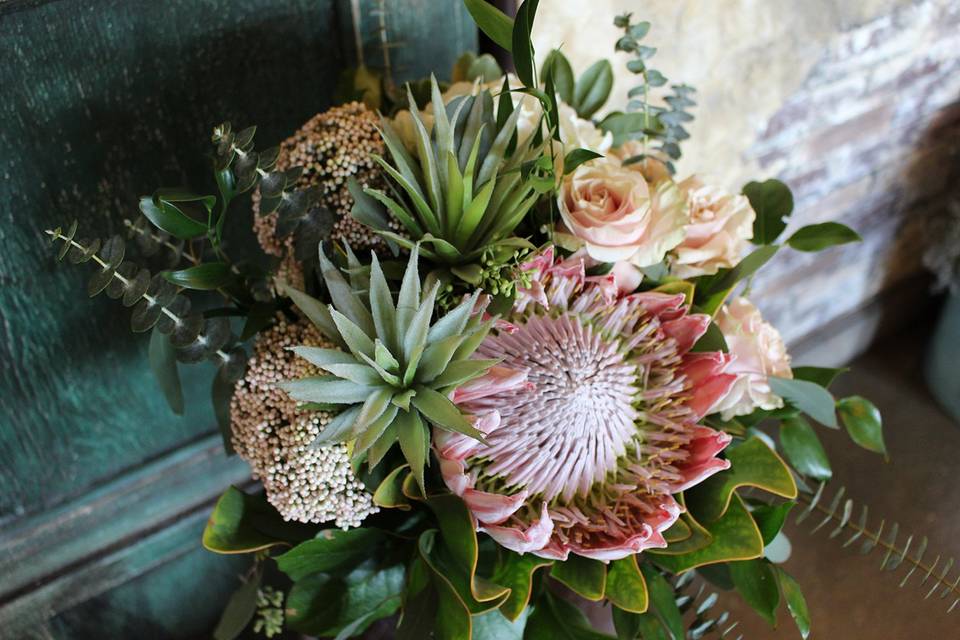 Protea bouquet with pastels
