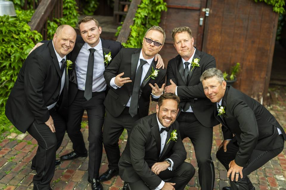 Groomsmen Pose