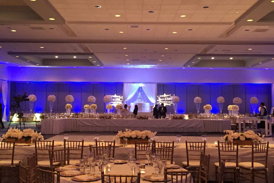 Head table lighting