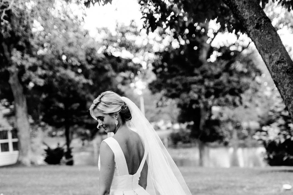 Bride in black and white