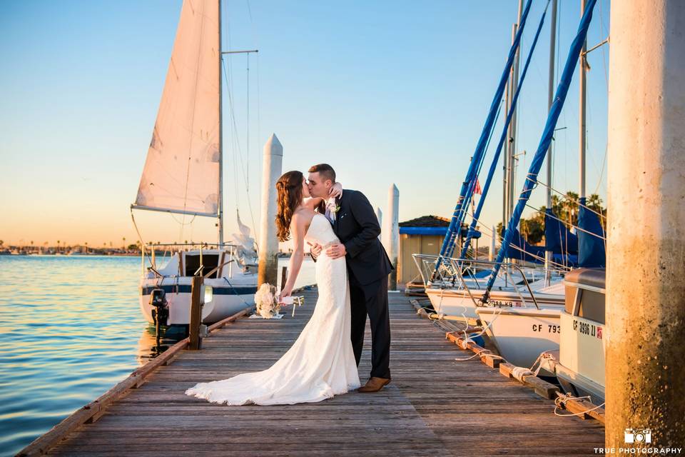 A kiss at the marina