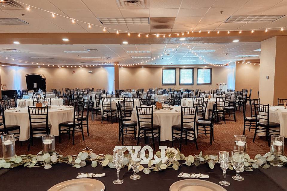 Elegant reception decor