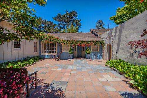 Welcome Courtyard