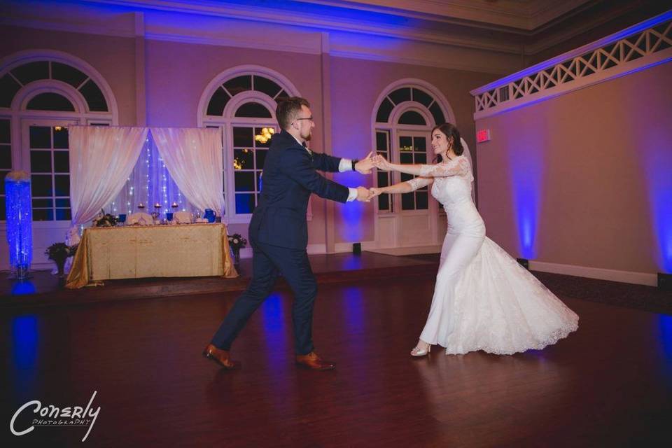 Couple wedding dance