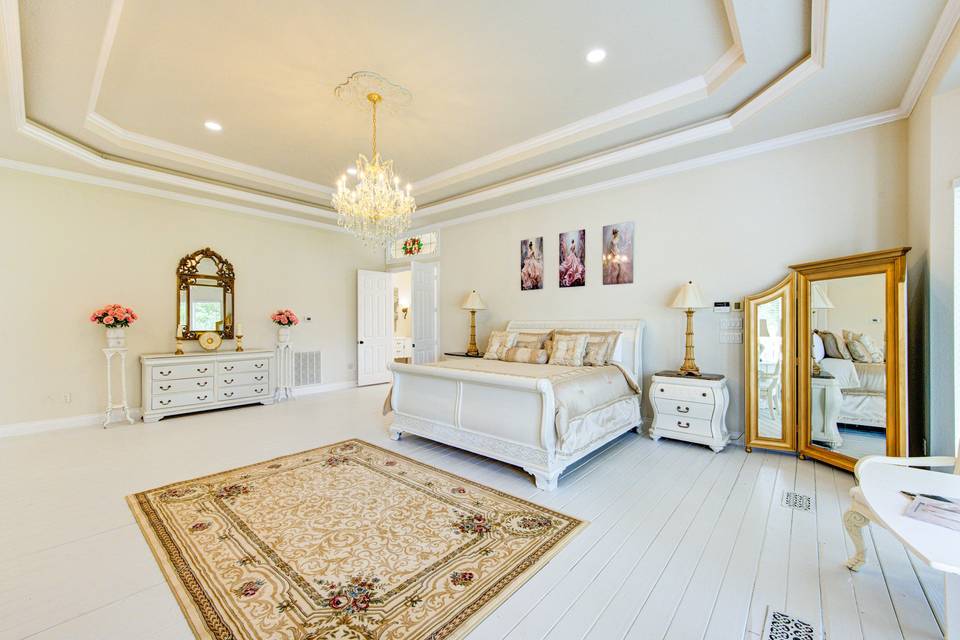 Downstairs Master Bed