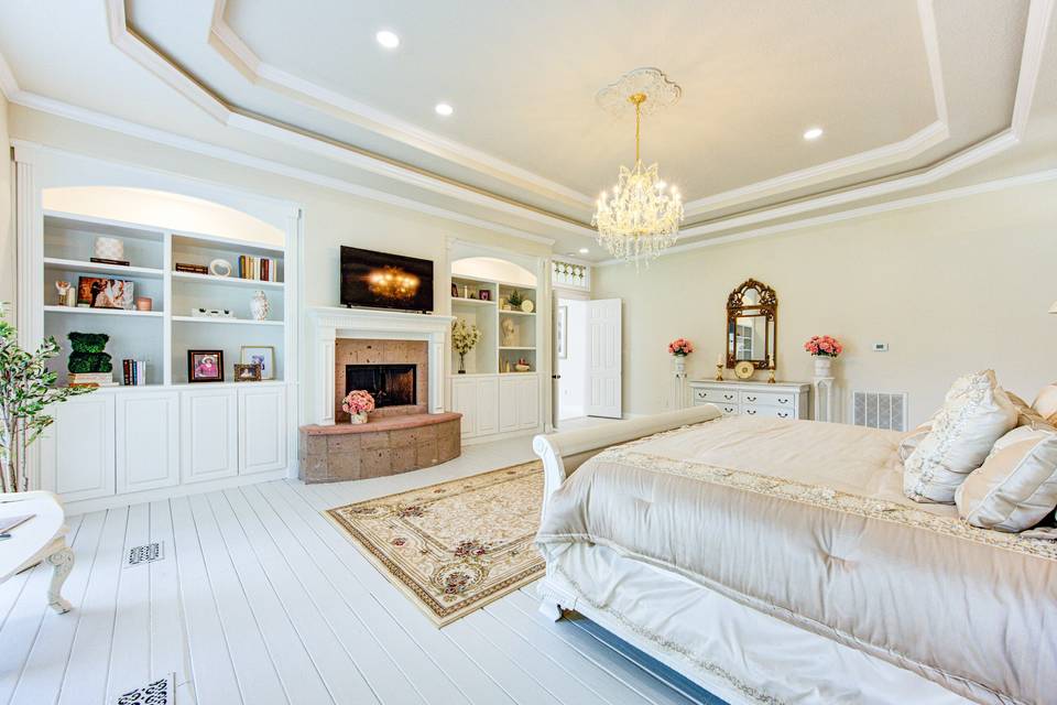 Downstairs Master Bed