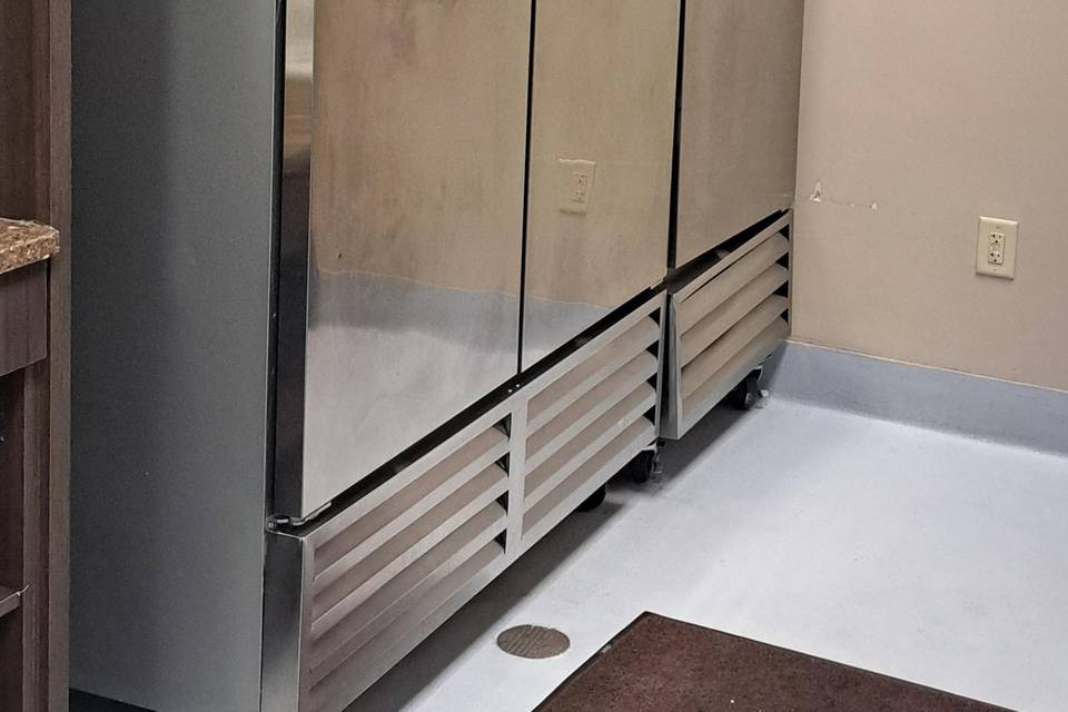Large refrigerator & freezer