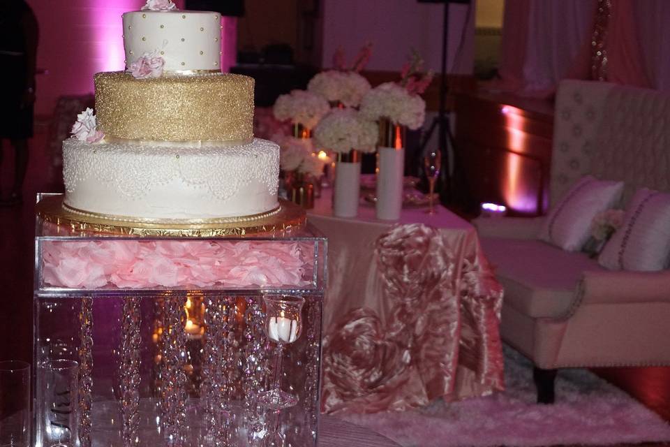 3-tier wedding cake and glass table